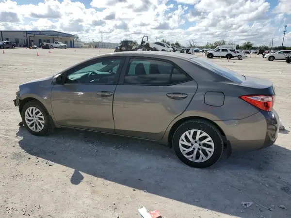 5YFBURHE8JP743403 2018 TOYOTA COROLLA - Image 2