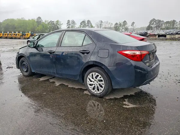 5YFBURHE8JP747872 2018 TOYOTA COROLLA - Image 2