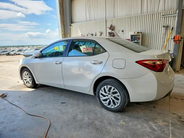 5YFBURHE8JP748018 2018 TOYOTA COROLLA - Image 2