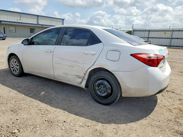 5YFBURHE8JP748892 2018 TOYOTA COROLLA - Image 2