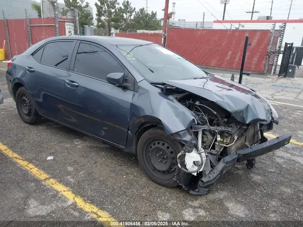 5YFBURHE8JP750254 2018 TOYOTA COROLLA - Image 1