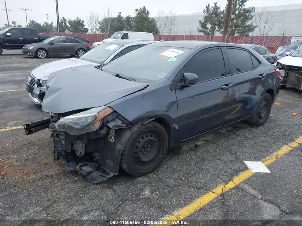 5YFBURHE8JP750254 2018 TOYOTA COROLLA - Image 2