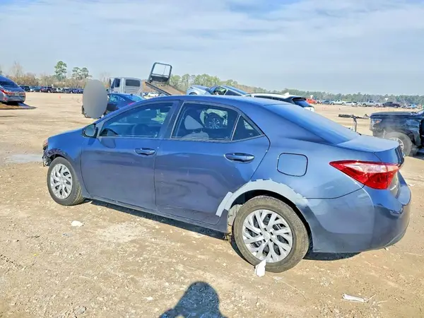 5YFBURHE8JP750609 2018 TOYOTA COROLLA - Image 2
