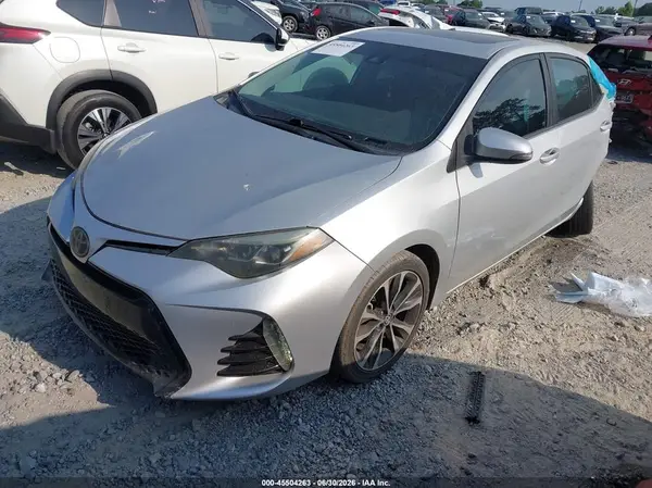 5YFBURHE8JP751923 2018 TOYOTA COROLLA - Image 2