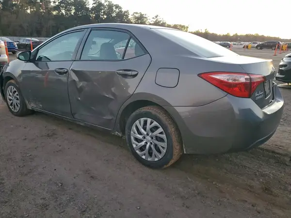 5YFBURHE8JP752702 2018 TOYOTA COROLLA - Image 2