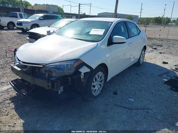 5YFBURHE8JP752957 2018 TOYOTA COROLLA - Image 2