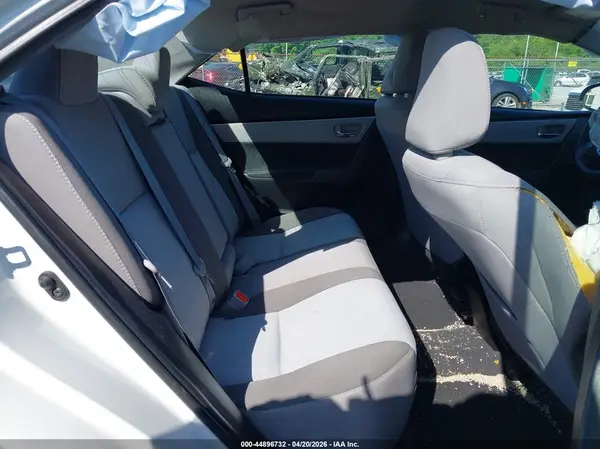 5YFBURHE8JP752957 2018 TOYOTA COROLLA - Image 8