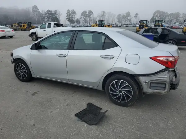 5YFBURHE8JP754224 2018 TOYOTA COROLLA - Image 2