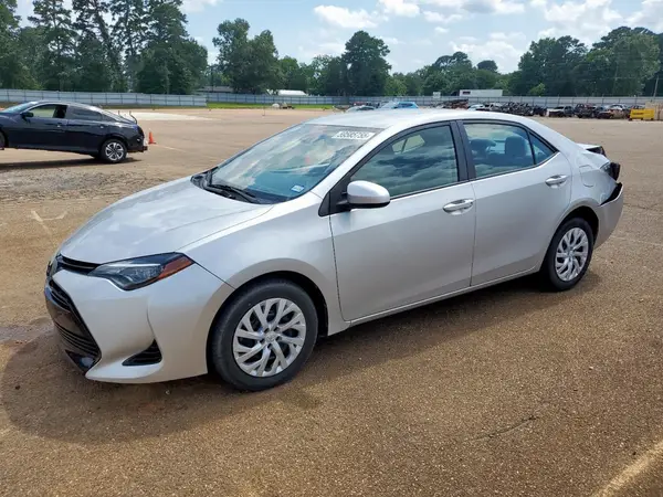 5YFBURHE8JP754448 2018 TOYOTA COROLLA - Image 1