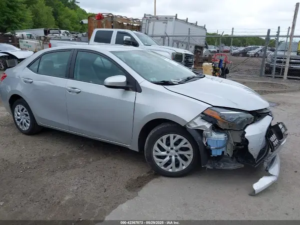 5YFBURHE8JP754837 2018 TOYOTA COROLLA - Image 1