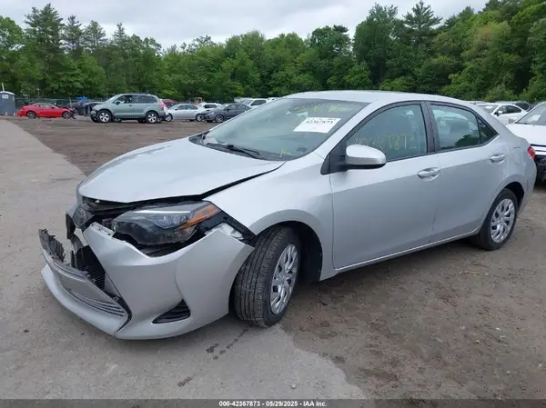 5YFBURHE8JP754837 2018 TOYOTA COROLLA - Image 2