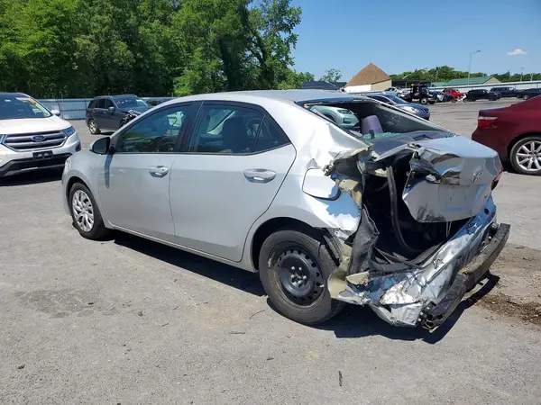 5YFBURHE8JP754935 2018 TOYOTA COROLLA - Image 2