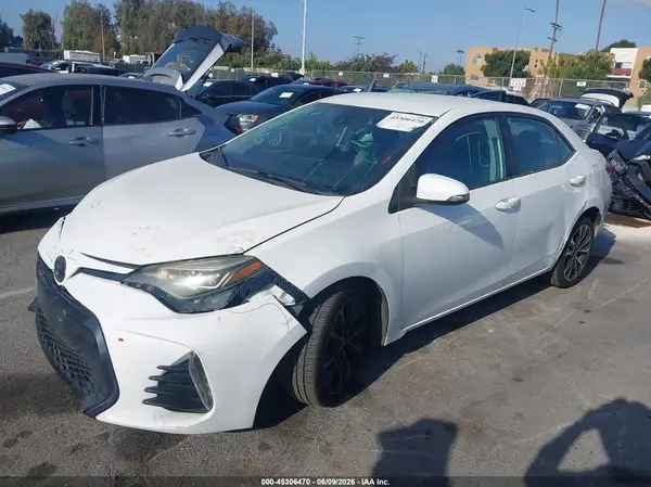 5YFBURHE8JP755115 2018 TOYOTA COROLLA - Image 2
