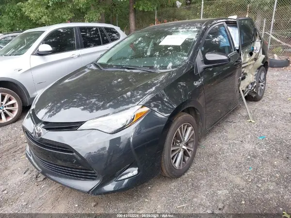 5YFBURHE8JP755177 2018 TOYOTA COROLLA - Image 2
