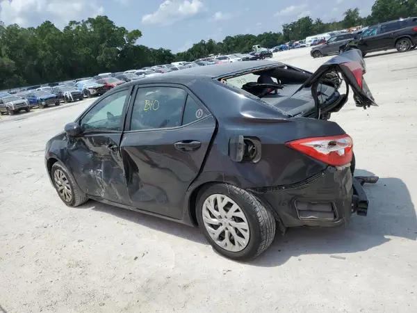 5YFBURHE8JP756376 2018 TOYOTA COROLLA - Image 2
