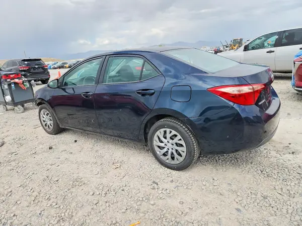 5YFBURHE8JP756913 2018 TOYOTA COROLLA - Image 2
