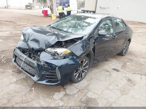 5YFBURHE8JP757334 2018 TOYOTA COROLLA - Image 2