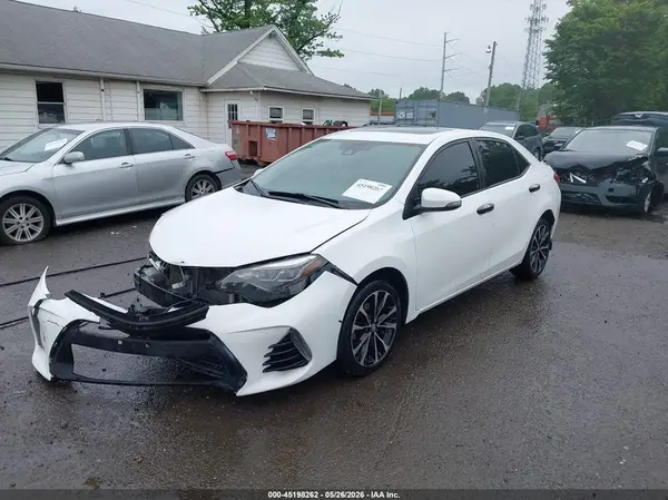 5YFBURHE8JP757611 2018 TOYOTA COROLLA - Image 2