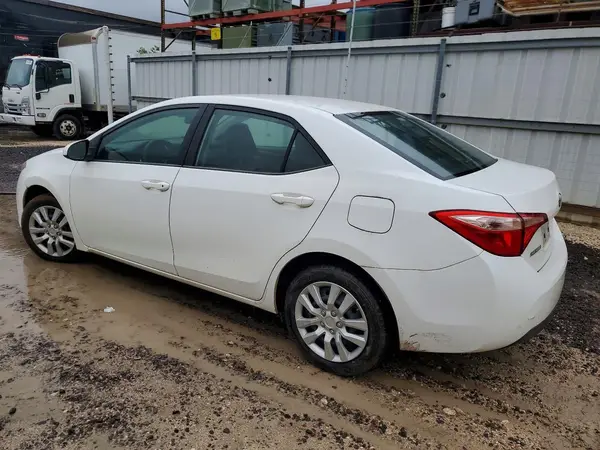 5YFBURHE8JP759407 2018 TOYOTA COROLLA - Image 2