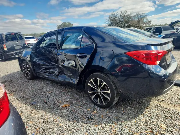 5YFBURHE8JP759679 2018 TOYOTA COROLLA - Image 2