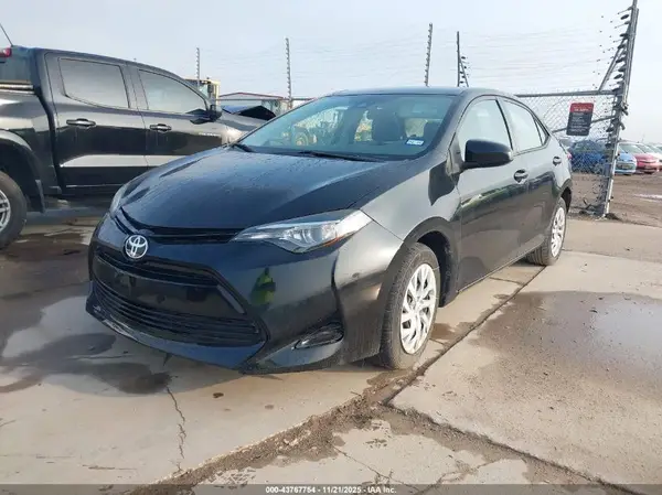 5YFBURHE8JP761318 2018 TOYOTA COROLLA - Image 2