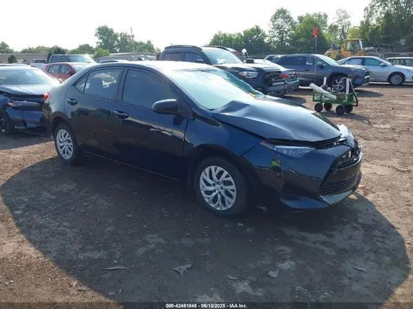 5YFBURHE8JP761903 2018 TOYOTA COROLLA - Image 1