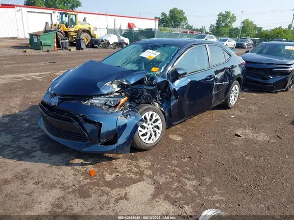 5YFBURHE8JP761903 2018 TOYOTA COROLLA - Image 2