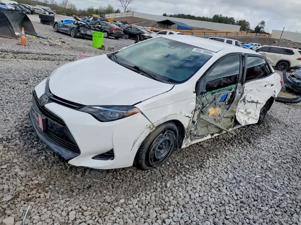 5YFBURHE8JP761934 2018 TOYOTA COROLLA - Image 1