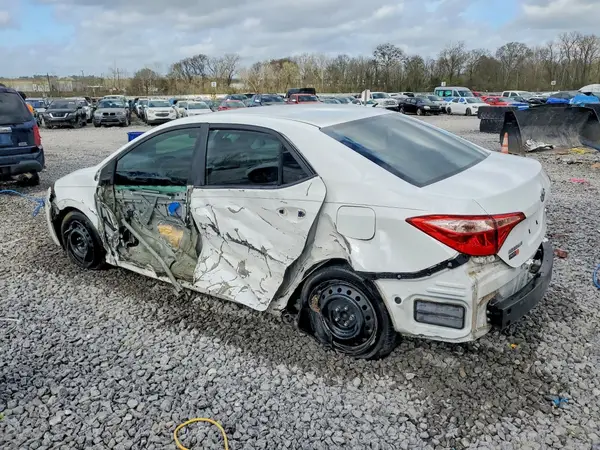 5YFBURHE8JP761934 2018 TOYOTA COROLLA - Image 2