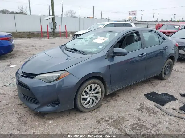 5YFBURHE8JP762341 2018 TOYOTA COROLLA - Image 2