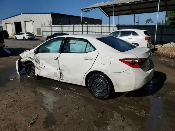 5YFBURHE8JP762422 2018 TOYOTA COROLLA - Image 2