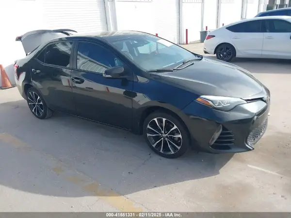 5YFBURHE8JP762971 2018 TOYOTA COROLLA - Image 1