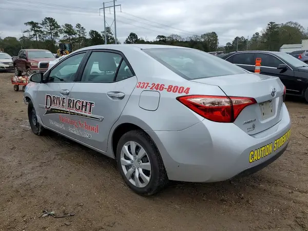 5YFBURHE8JP763683 2018 TOYOTA COROLLA - Image 2