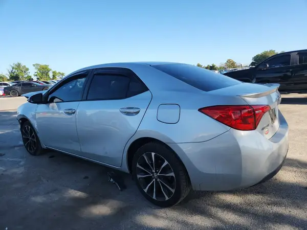 5YFBURHE8JP764705 2018 TOYOTA COROLLA - Image 2