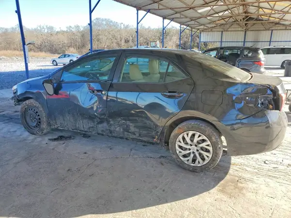 5YFBURHE8JP765028 2018 TOYOTA COROLLA - Image 2