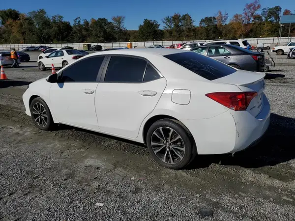 5YFBURHE8JP765563 2018 TOYOTA COROLLA - Image 2