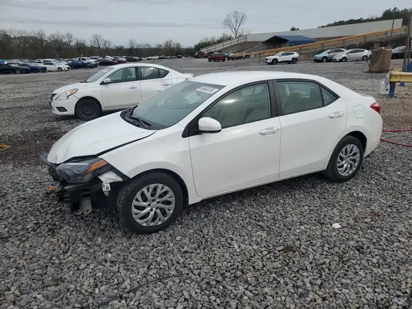 5YFBURHE8JP766325 2018 TOYOTA COROLLA - Image 1