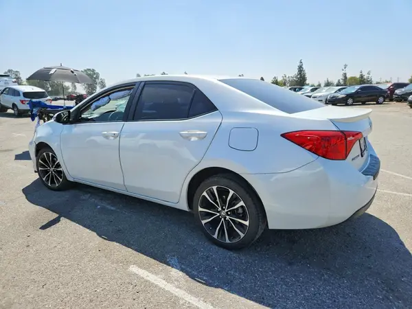 5YFBURHE8JP767829 2018 TOYOTA COROLLA - Image 2