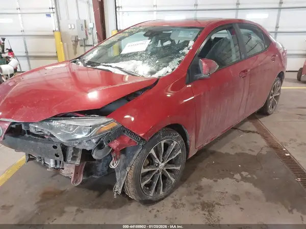 5YFBURHE8JP768009 2018 TOYOTA COROLLA - Image 2