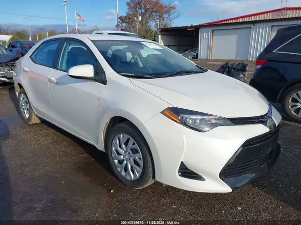 5YFBURHE8JP769046 2018 TOYOTA COROLLA - Image 1