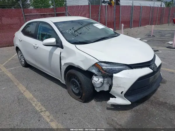 5YFBURHE8JP769404 2018 TOYOTA COROLLA - Image 1