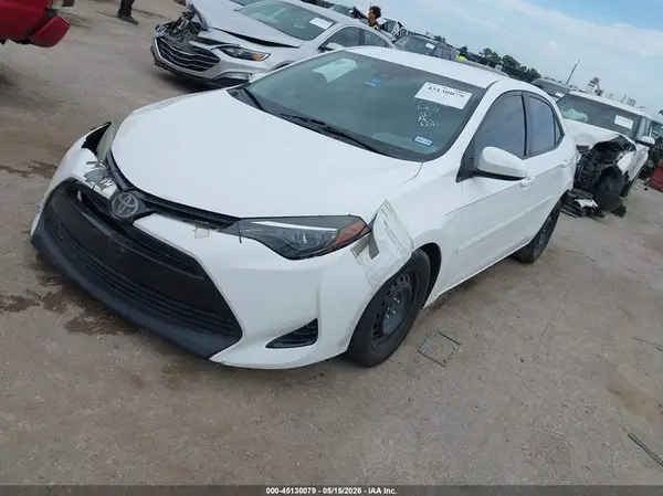 5YFBURHE8JP770844 2018 TOYOTA COROLLA - Image 2