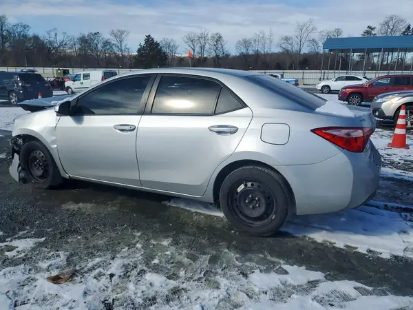 5YFBURHE8JP773629 2018 TOYOTA COROLLA - Image 2