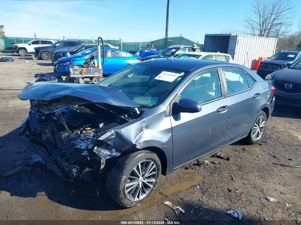 5YFBURHE8JP774487 2018 TOYOTA COROLLA - Image 2