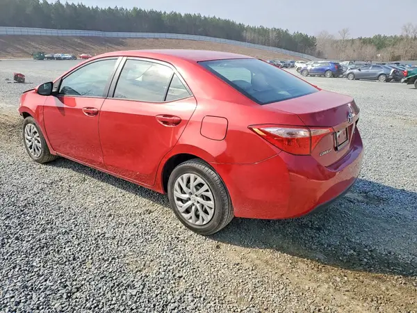5YFBURHE8JP775798 2018 TOYOTA COROLLA - Image 2