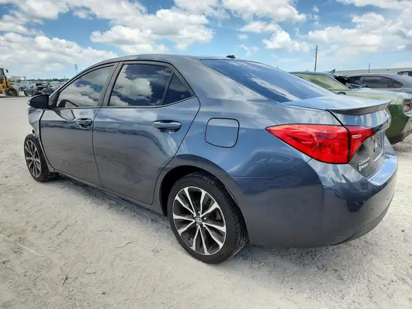 5YFBURHE8JP775932 2018 TOYOTA COROLLA - Image 2