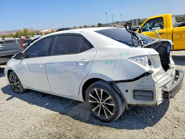 5YFBURHE8JP776286 2018 TOYOTA COROLLA - Image 2