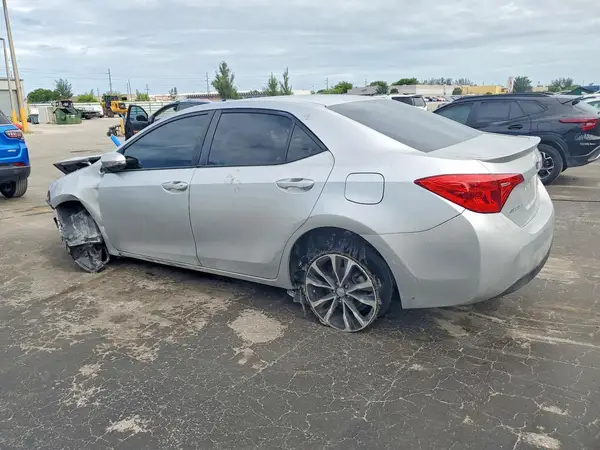 5YFBURHE8JP776711 2018 TOYOTA COROLLA - Image 2