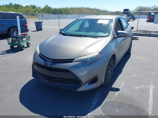 5YFBURHE8JP777499 2018 TOYOTA COROLLA - Image 2