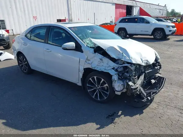 5YFBURHE8JP778118 2018 TOYOTA COROLLA - Image 1